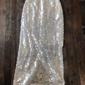 Zara silver/white sequin skirt never worn size xs